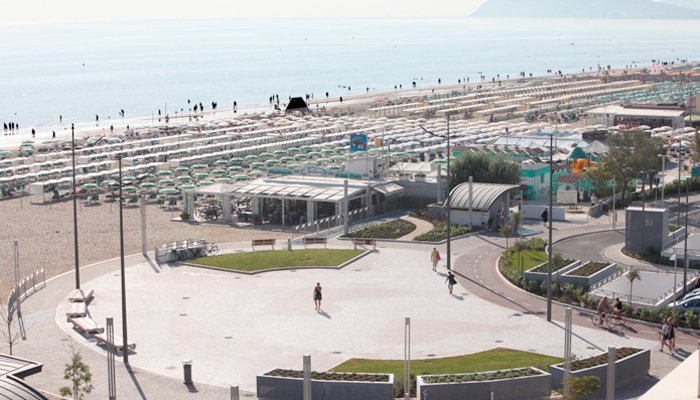 44esimo parallelo al termine del lungomare Riccione