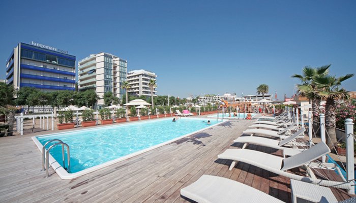 Spiaggia Riccione: gli stabilimenti balneari e le loro bellissime piscine