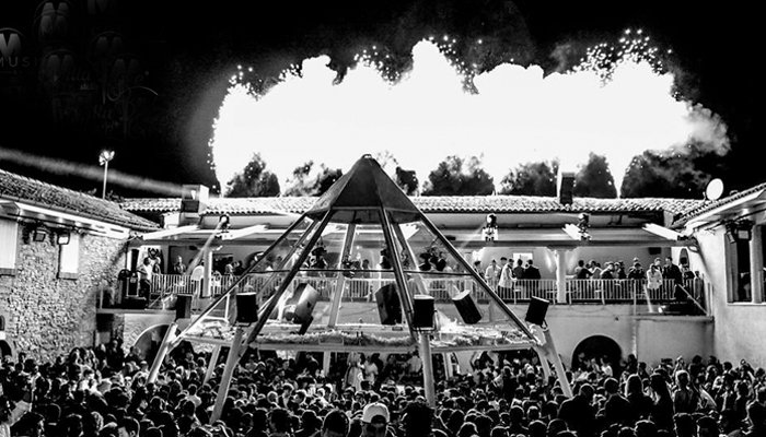 Discoteche Riccione: Scenografia speciale alla Villa delle Rose