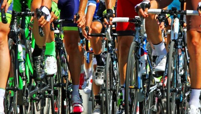Ciclisti che pedalano - Giro d'Italia Under 23