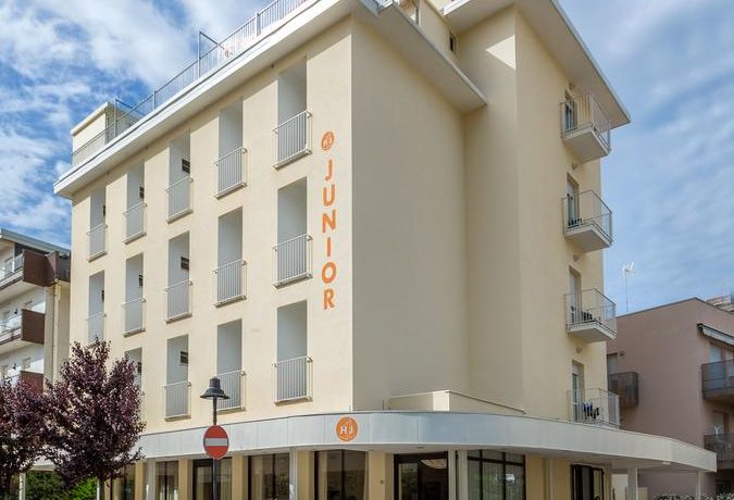 Hotel Junior